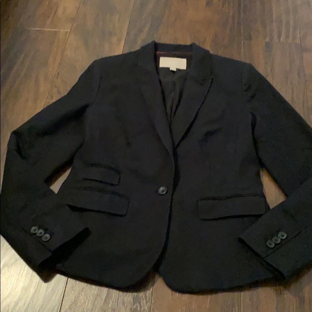 Gorgeous black blazer by Banana Republic.Size 8/10